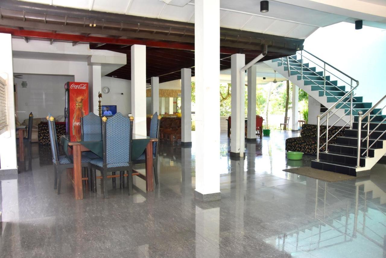 Romi Hotel *