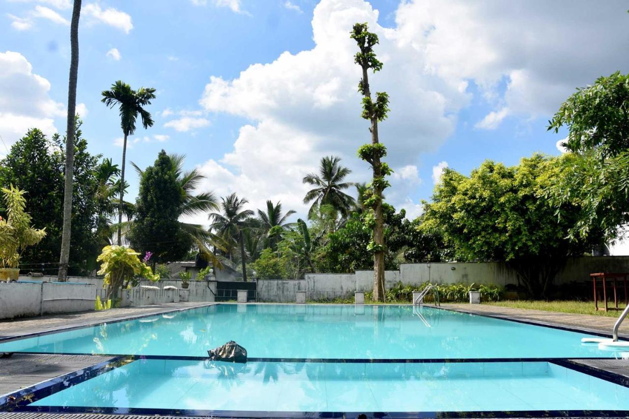 Romi Hotel Gampaha